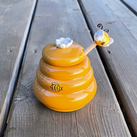 Joie Honey Miel Ceramic Beehive Shaped Honey Pot with Dipper - Picture 4 of 8